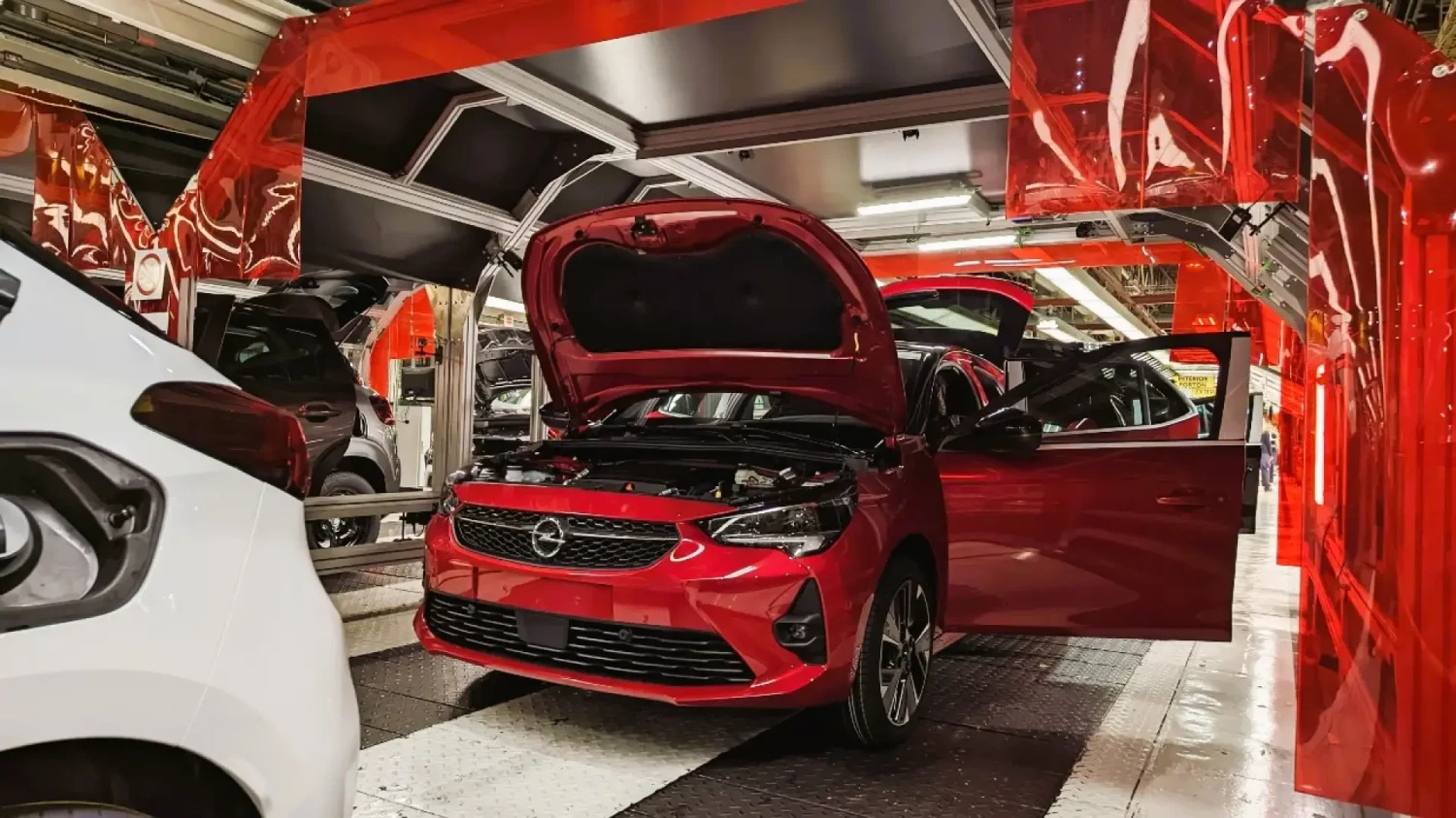 Stellantis fabricará coches más asequibles, asegura el futuro de la fábrica de Madrid y anuncia un nuevo modelo para la planta de Zaragoza