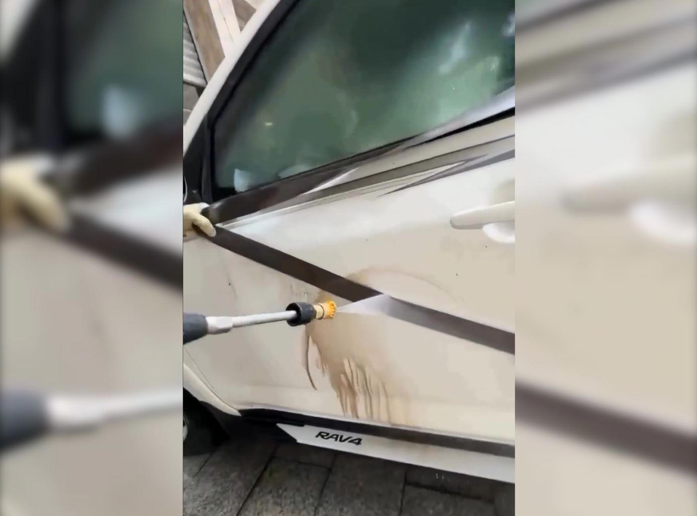 Cuidado con este truco viral para limpiar el cinturón de seguridad: suma millones de visualizaciones, pero puede afectar al conductor