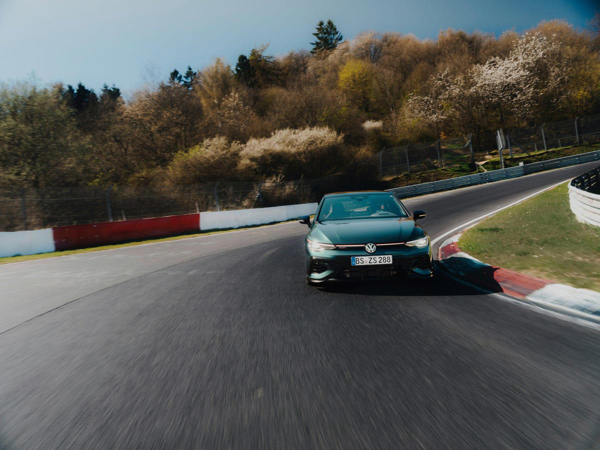 Volkswagen presume de GTI: saluda al coche de tracción delantera más rápido en Nürburgring