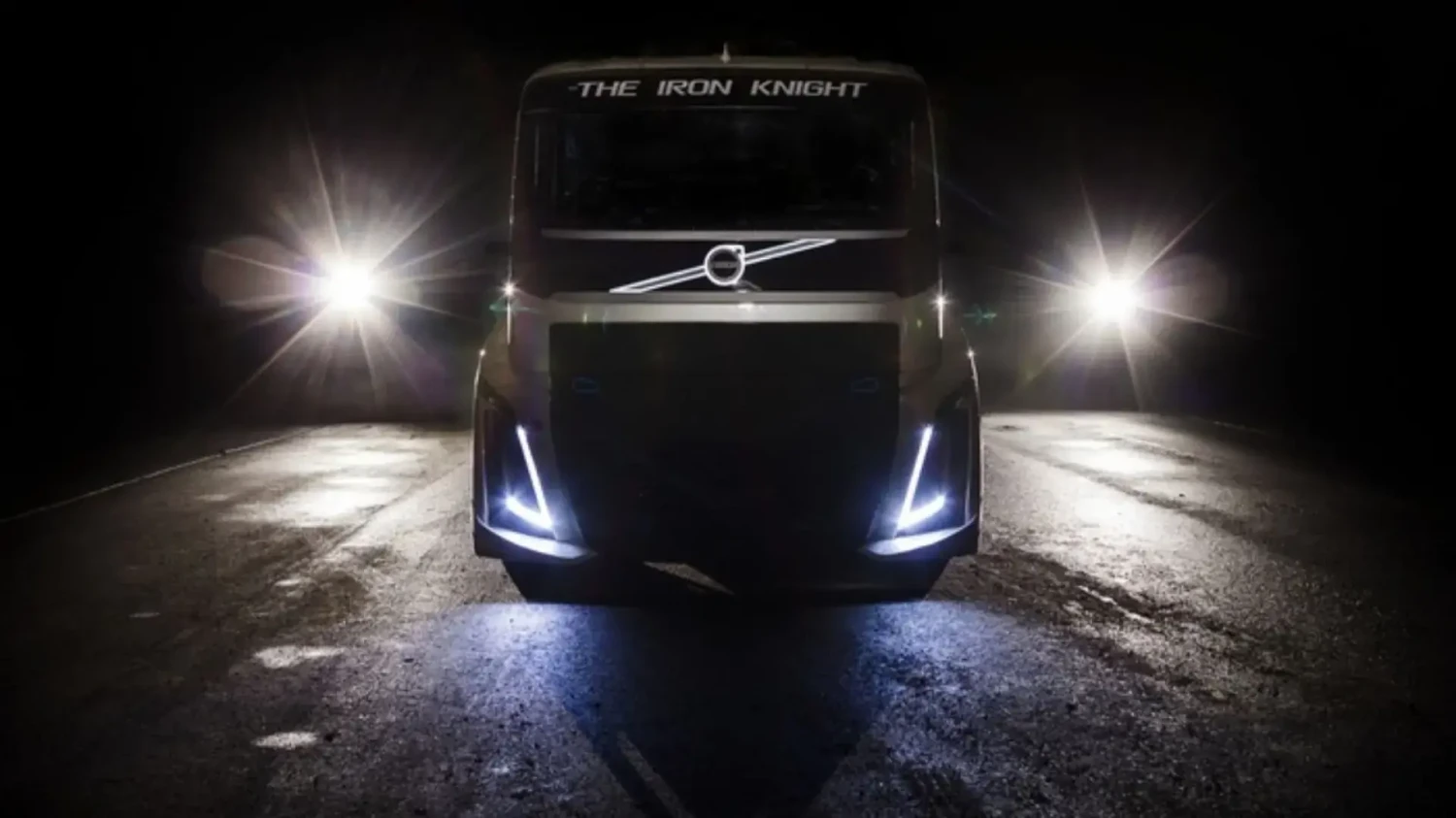 Volvo, El Volvo Iron Knight es el camión más rápido del mundo gracias a sus 2.400 CV que le ayudan a acelerar de 0 a 100 km/h en solo 4,6