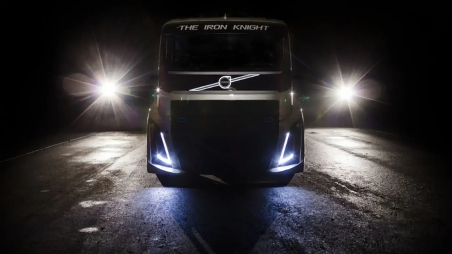 Volvo, El Volvo Iron Knight es el camión más rápido del mundo gracias a sus 2.400 CV que le ayudan a acelerar de 0 a 100 km/h en solo 4,6