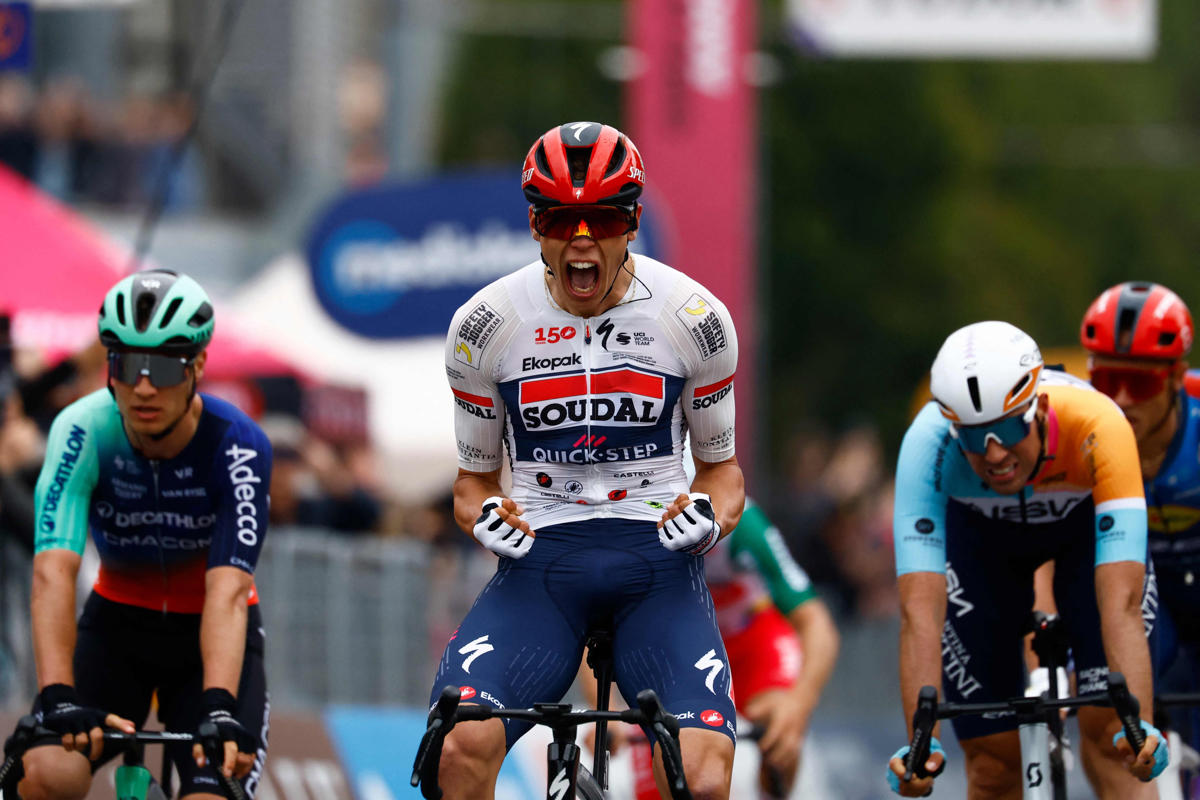 Magnier se desquita en el Giro con victoria en un caótico final