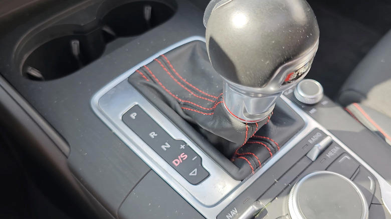 What does D/S mean on an automatic gear shift?