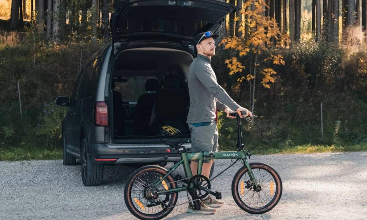 Esta es la primera bici eléctrica plegable preparada también para caminos de tierra