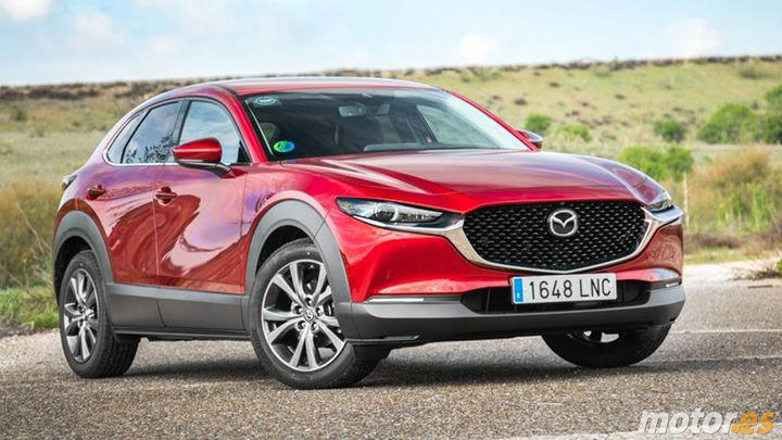 Se desploma el precio del SUV híbrido japonés que pone contra las cuerdas a SEAT y Skoda, 7.000 € menos y etiqueta ECO