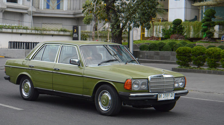 Why Mercedes' US diesel sales in the 80s went from 4-out-of-5 to footnote