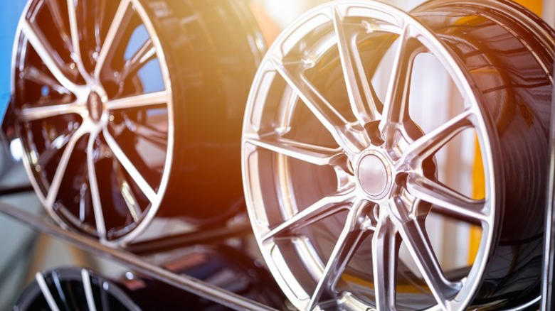 Tire hubcap vs rim: What's the difference?