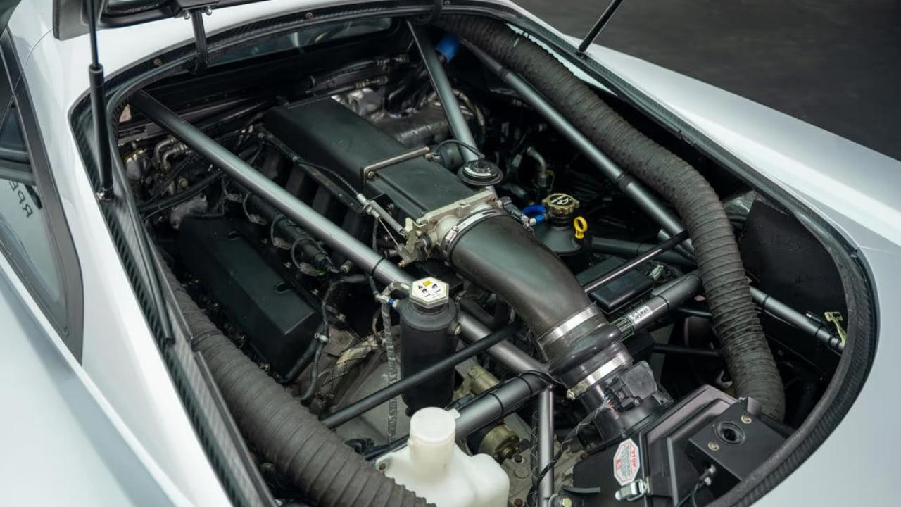Paul Walker también tenía esta rareza con motor V8 de 7.0 litros: sale a la venta con solo 3.000 km