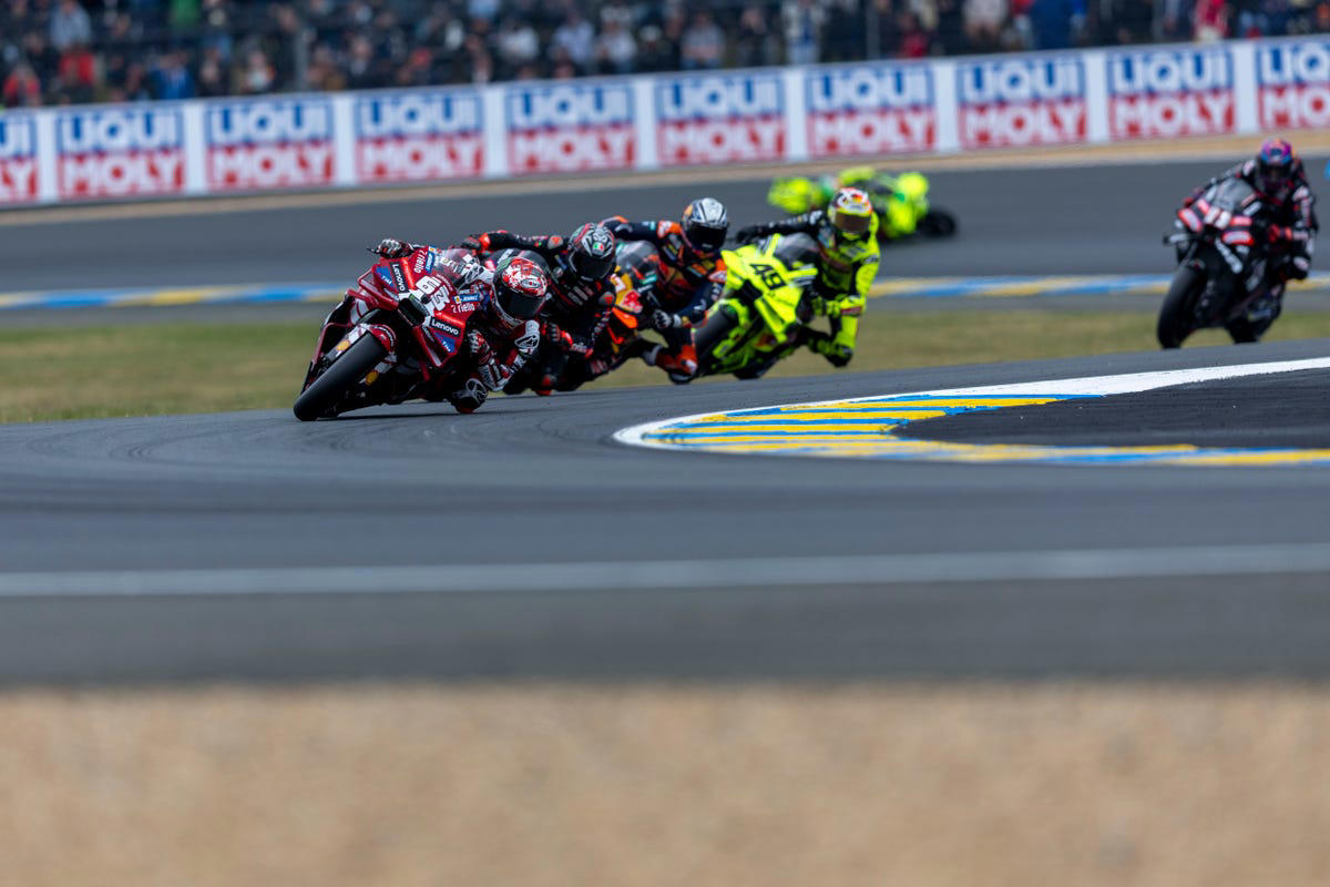 Pedro Acosta y su pique con Di Giannantonio ante la caída de KTM en el GP de Francia: "Nadie..."