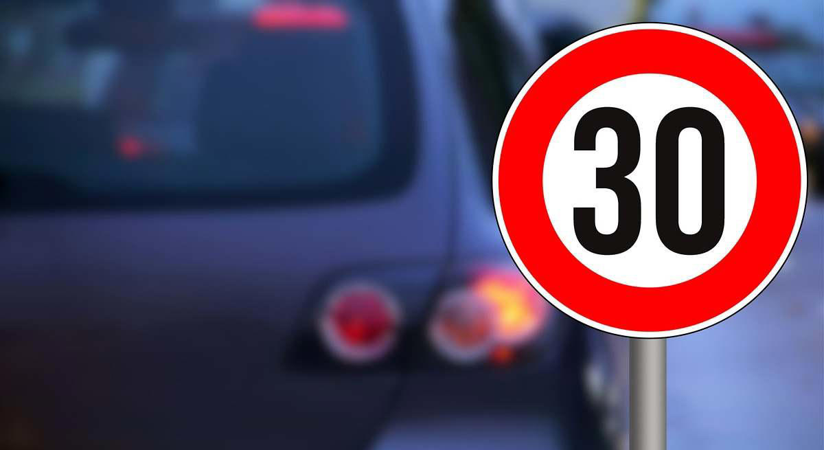Bajar a 30 km/h la velocidad en ciudad, ¿ha servido de algo? Datos y críticas cinco años después