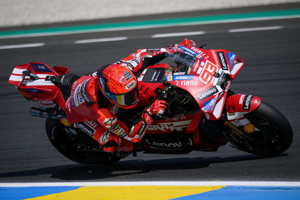 Ducati calma las aguas con Marc Márquez tras su accidente en el GP de Francia de MotoGP: "Un éxito"