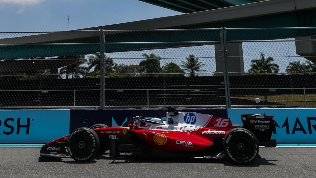 Charles Leclerc lanza su ofensiva ante una Mercedes muy tapada