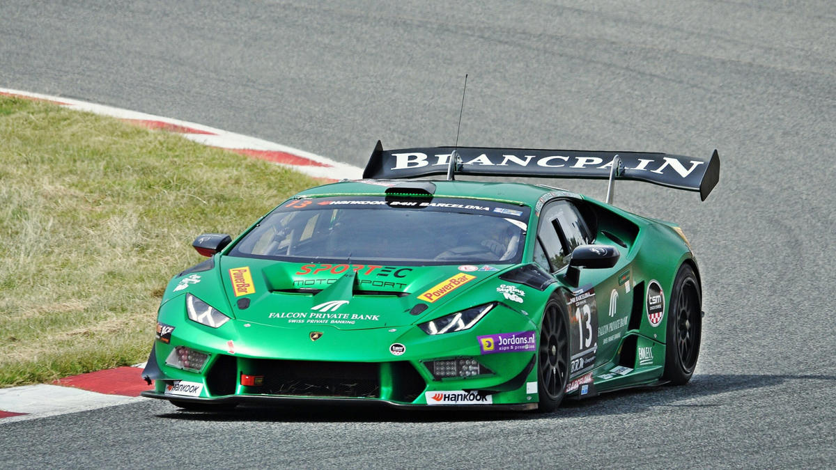 Lamborghini, The 2015 Lamborghini Huracán refined performance while keeping its aggressive edge