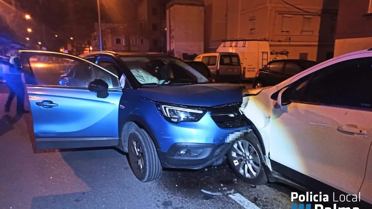 Una conductora se queda dormida al volante y provoca un choque en cadena con tres coches en Palma