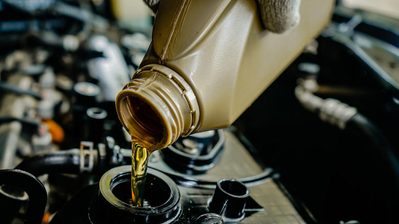 What does 'E' stand for in engine oil?