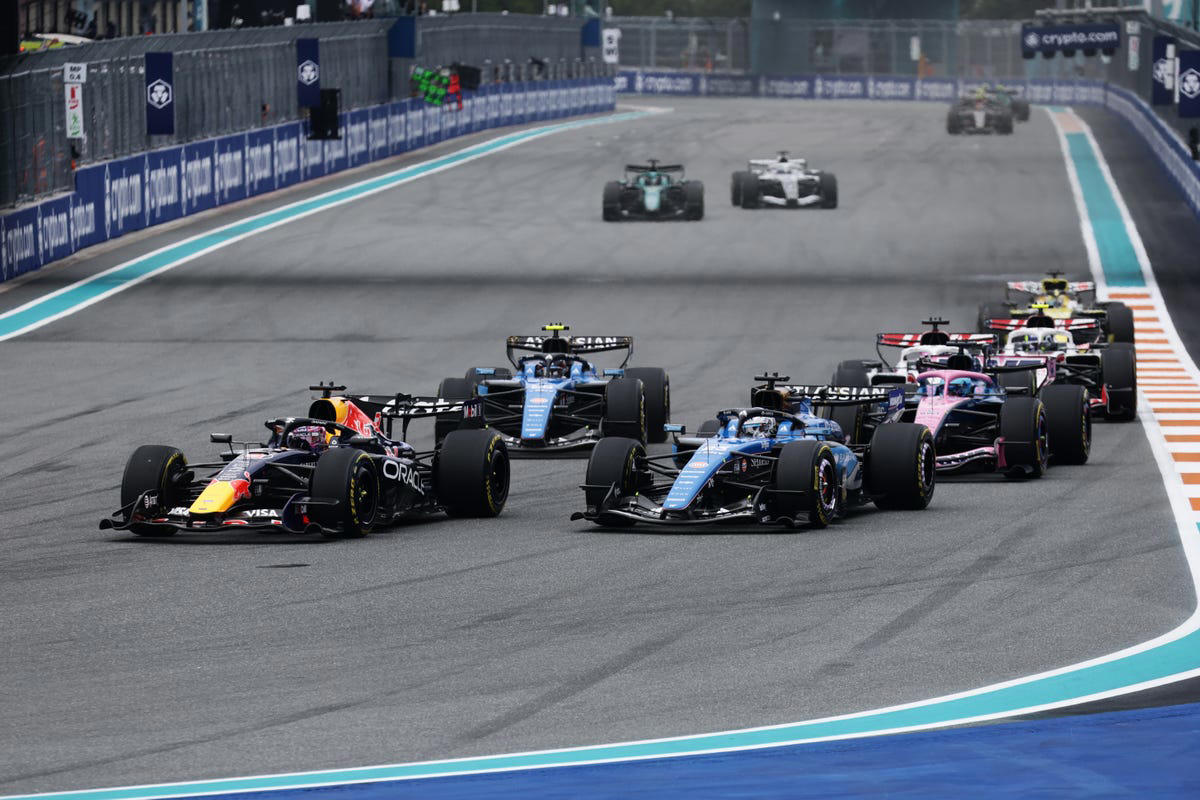 Carlos Sainz, insatisfecho tras su salto con Williams F1 y Alex Albon en el GP de Miami: "Alpine"