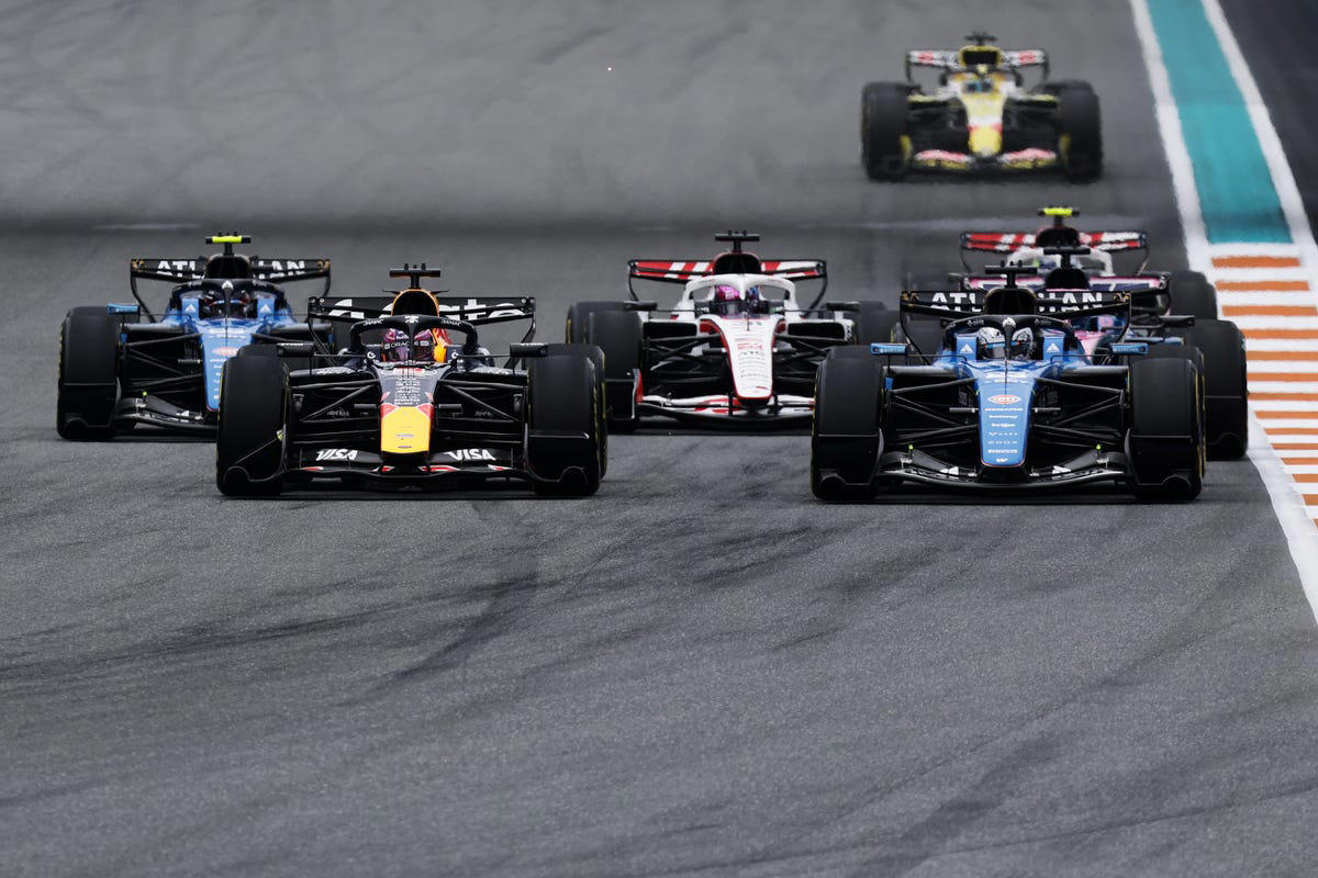 Max Verstappen hincha el 'suflé' de Red Bull tras su accidente en el GP de Miami: "Podría caer..."