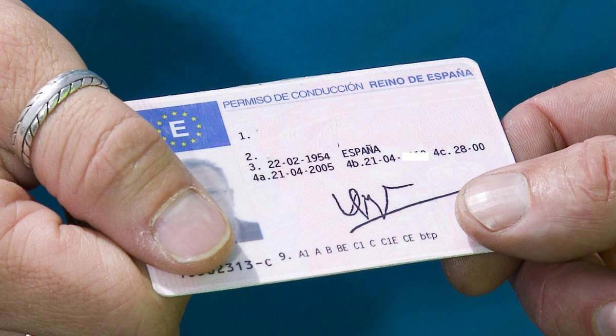A partir de 2026, la DGT cambia las normas del carné de conducir: afectará a todos los nacidos entre 1956 y 1961