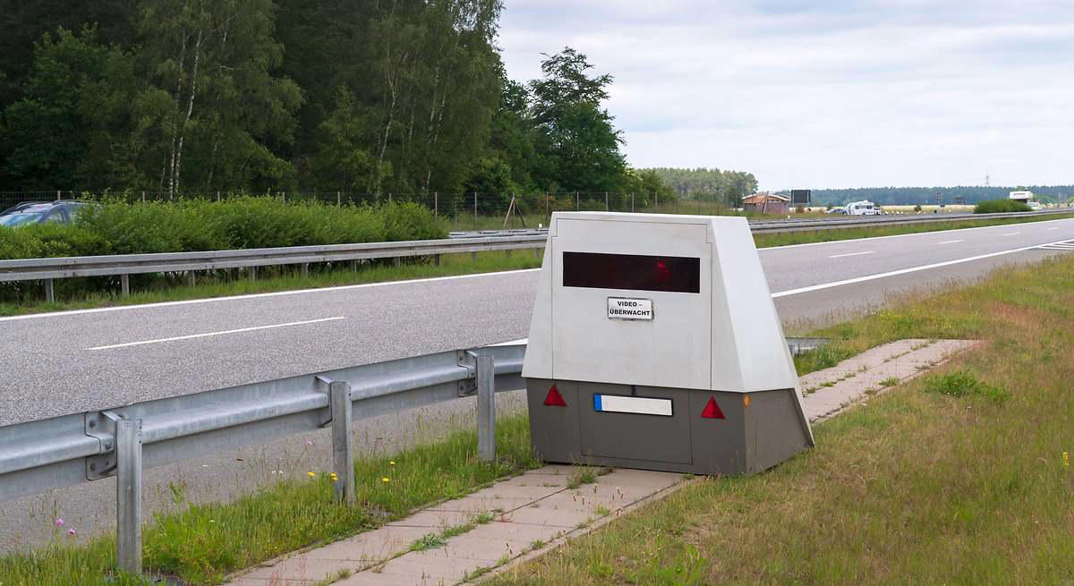 Pone hasta 20 multas por minuto y puede cambiar de ubicación cada día: así es el nuevo radar de la DGT ya funciona en Madrid