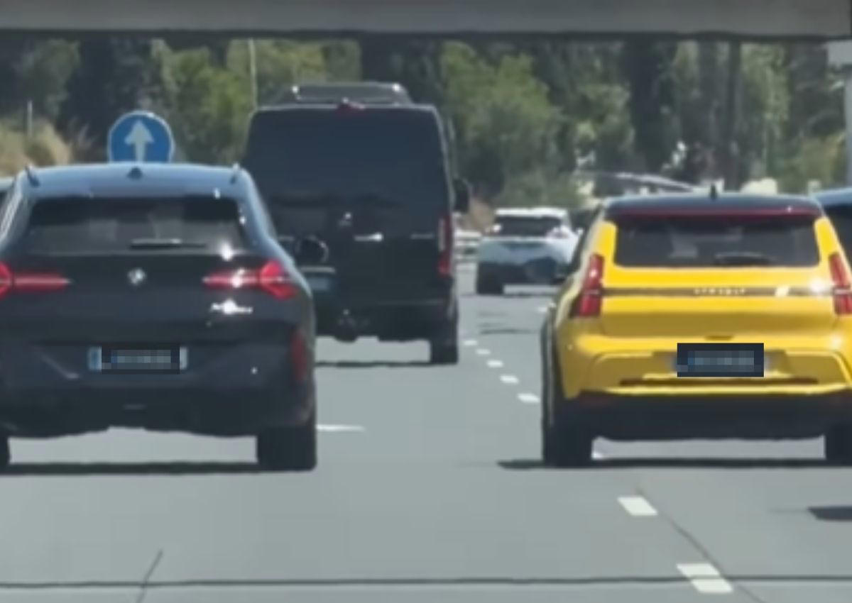 El pique entre un BMW X3 y un Renault 5 en plena AP-7 que ha indignado a los usuarios: adelantamientos, frenazos y maniobras peligrosas