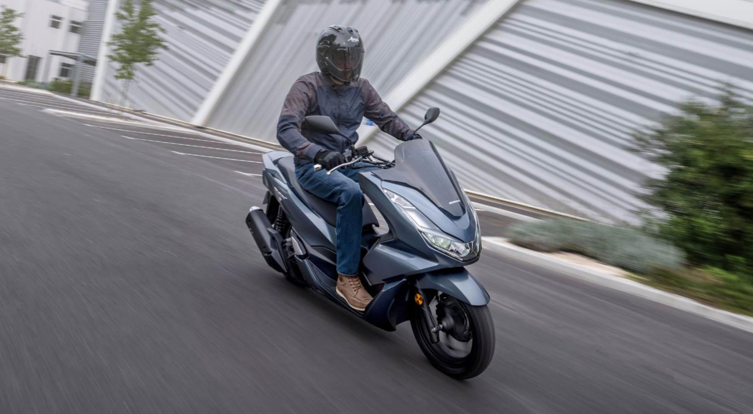 Las ventas de las motos se disparan en abril, pero el liderato es solo cosa de dos