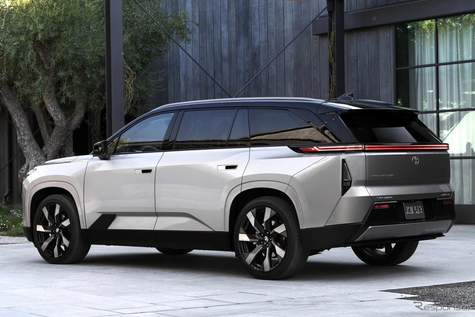 レクサス、新型車を5月7日発表へ…3列シート電動SUVの可能性も