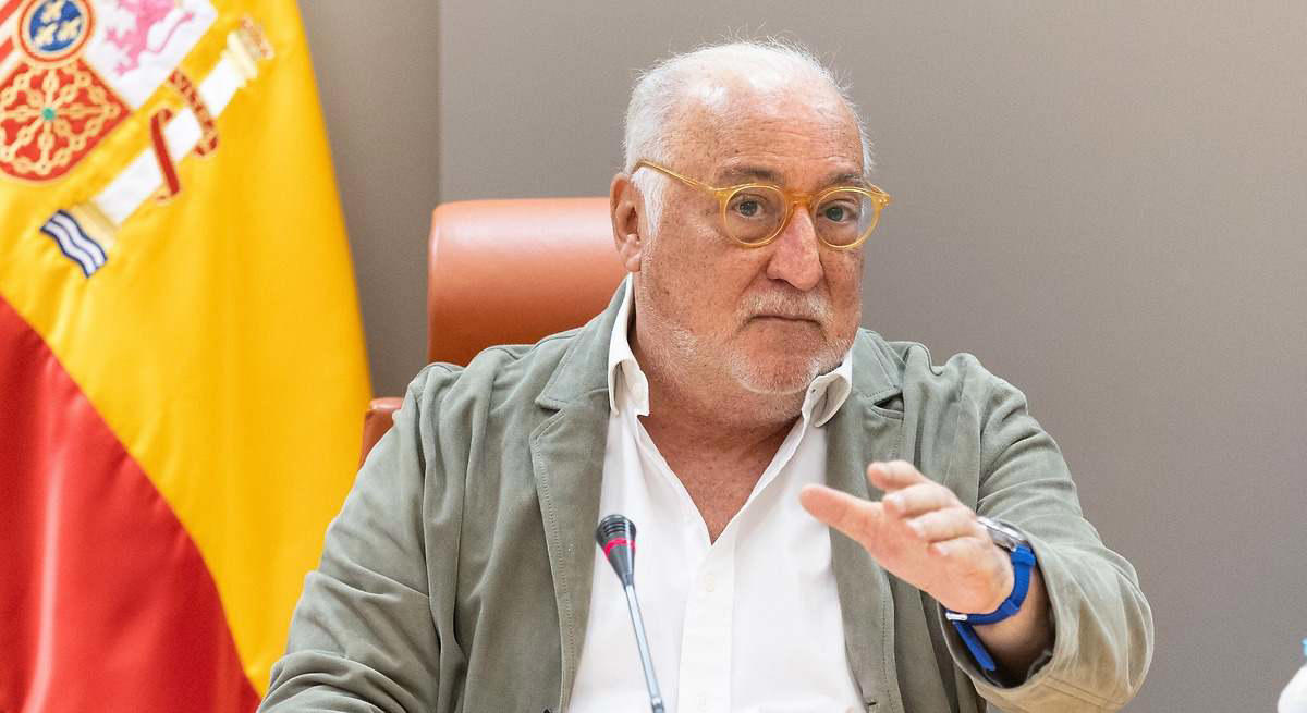 Pere Navarro, director general de la DGT, zanja el debate de la baliza V-16: 