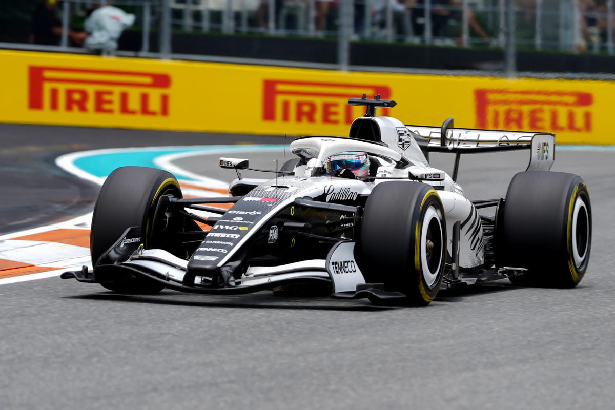 Detractores de Checo Pérez se retractan con el piloto mexicano