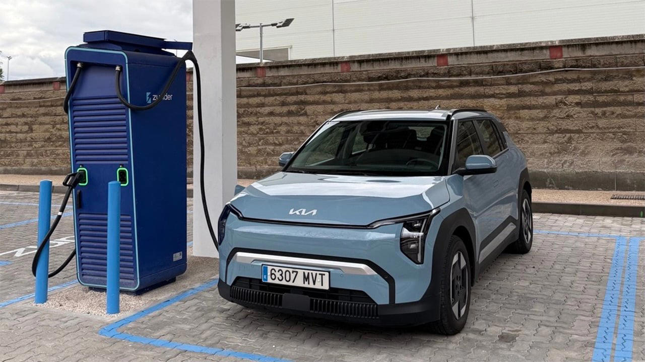 Los 5 miedos antes de comprar un coche eléctrico (y por qué desaparecen en el primer mes)