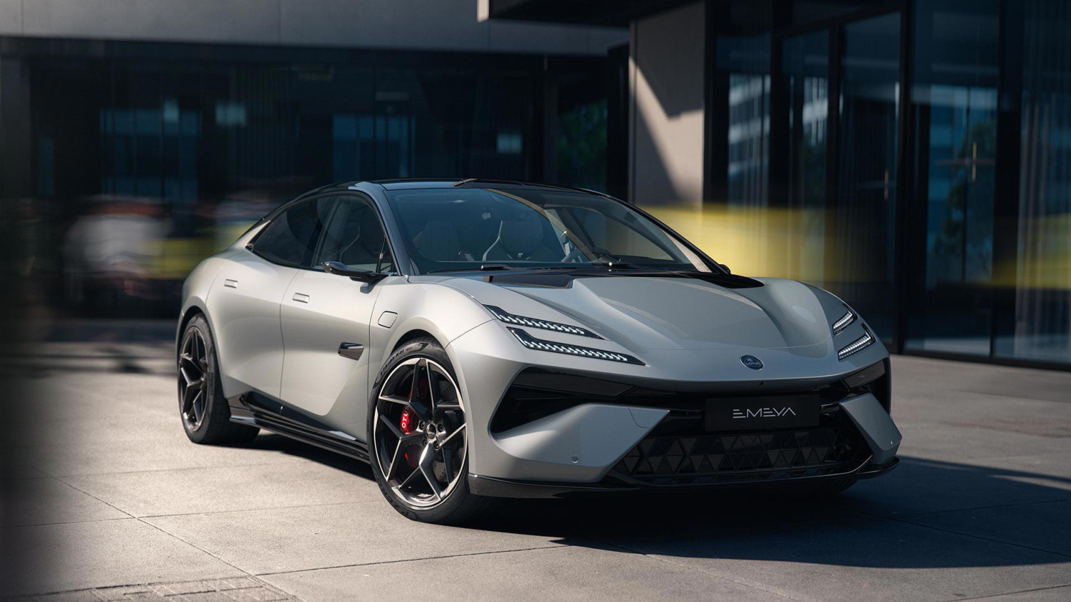 Lotus, Lotus Emeya: la berlina eléctrica de 918 CV que redefine el lujo deportivo