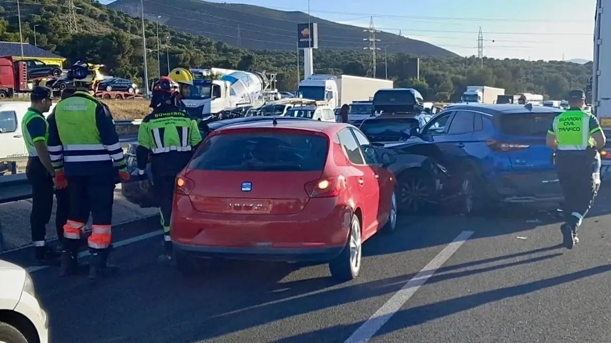 Más de diez kilómetros de retenciones en la A-7 por un accidente múltiple en Torremolinos