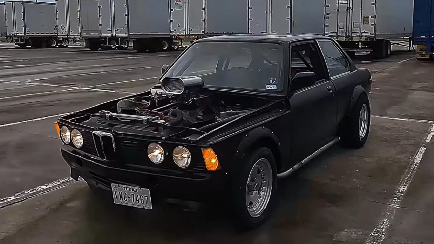 BMW, Small-block BMW 320i sounds like it escaped a Dallas drag strip