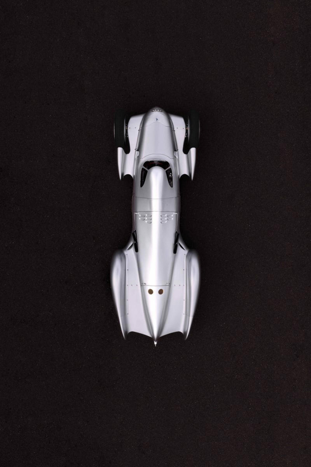 Audi revive este salvaje streamliner V16 de 1935 que rompió la barrera de los 321 km/h