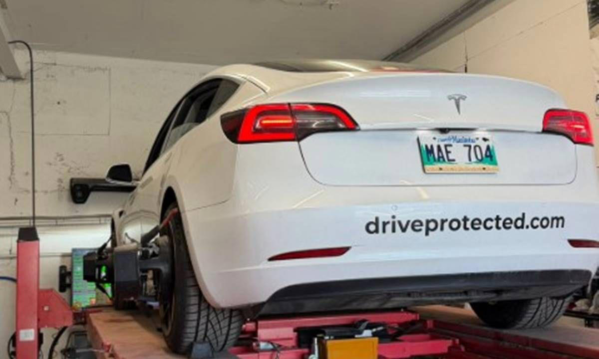 Desmontan un Tesla Model 3 en el desguace: varios recambios cuestan la mitad que en un Volkswagen Golf
