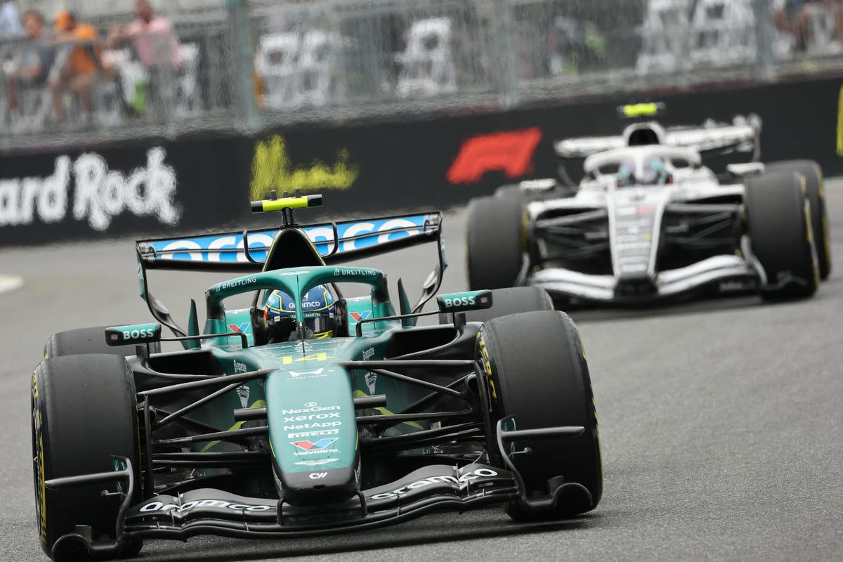 Fernando Alonso y la clase avanzada con Checo Pérez para recuperar el terreno perdido