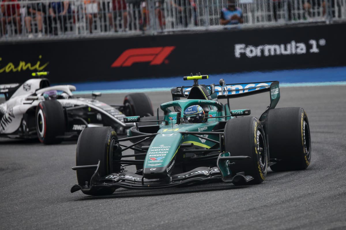 Fernando Alonso y la clase avanzada con Checo Pérez para recuperar el terreno perdido