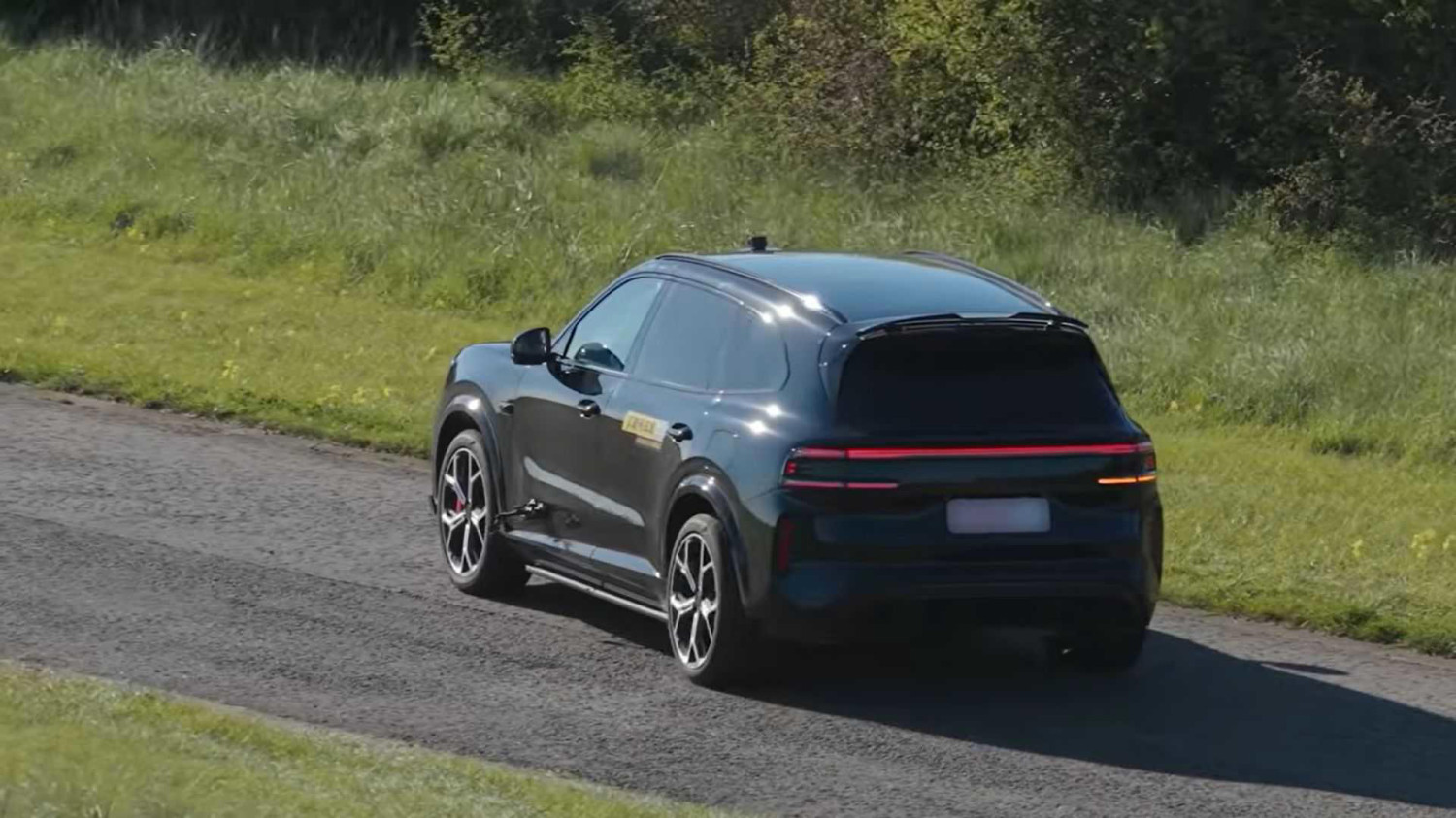 This 1,400hp Chinese SUV is better than a Rolls-Royce (and has the most insane party trick ever)