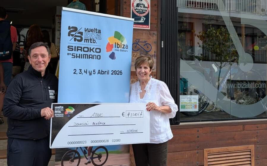 La Vuelta a Ibiza MTB Siroko by Shimano entrega a APAAC más de 3.000 euros