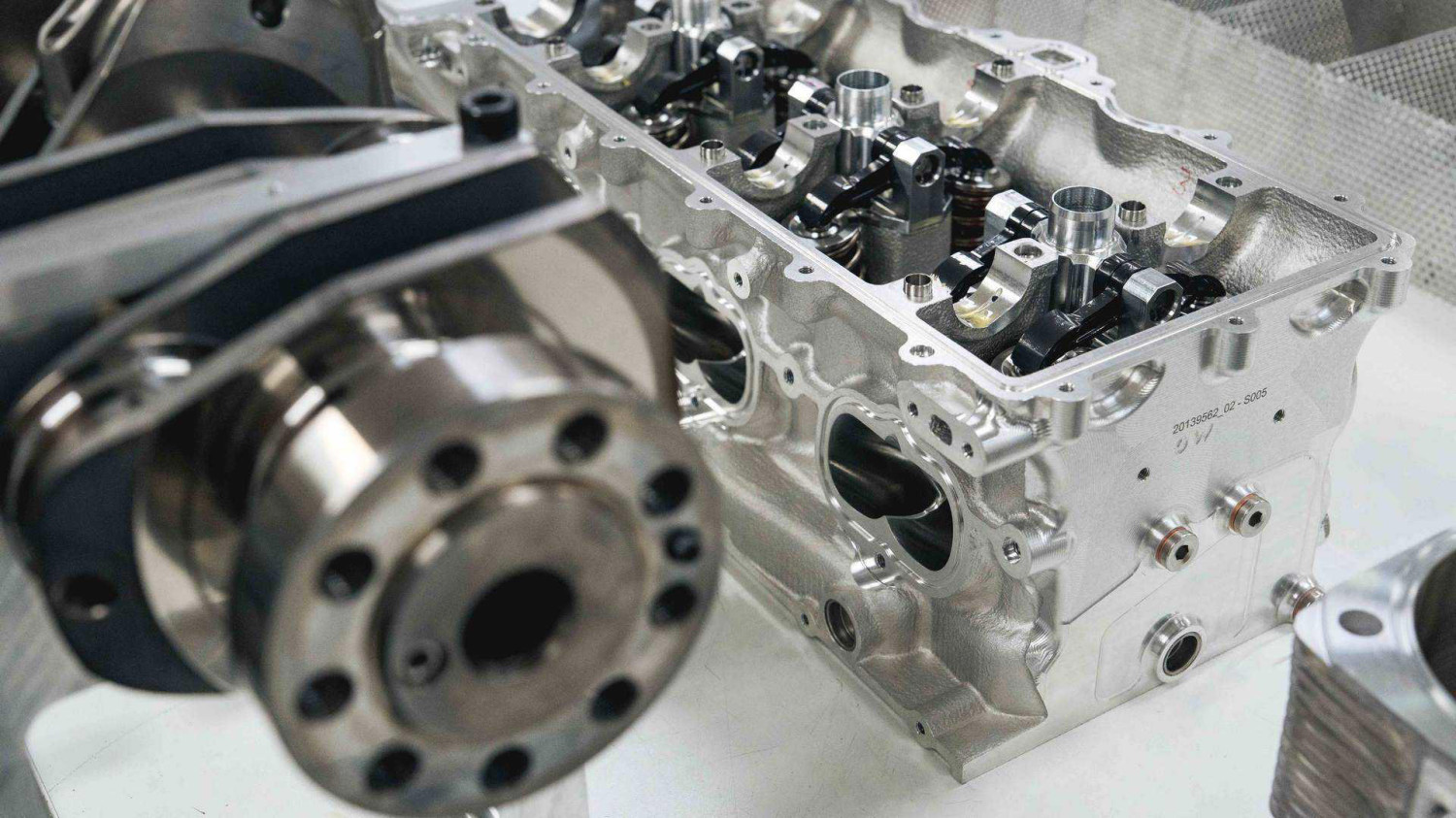 Here's how Singer turns air-cooled Porsche engines into 8,000-RPM monsters