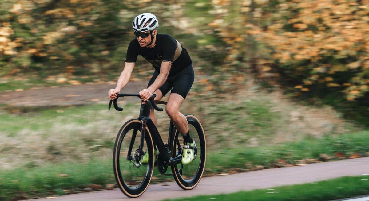 Lexus entra en el ciclismo premium con una bicicleta de competición desarrollada junto a Ridley