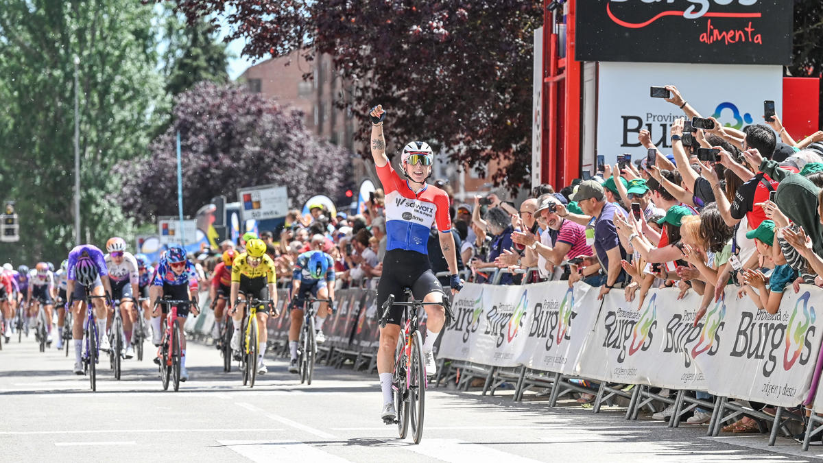 Wiebes se impone al sprint en Gamonal y es la primera líder de la Vuelta a Burgos Féminas 2026
