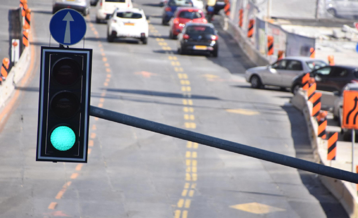 La marca de la carretera que está confundiendo a los conductores: casi nadie sabe qué obliga a hacer