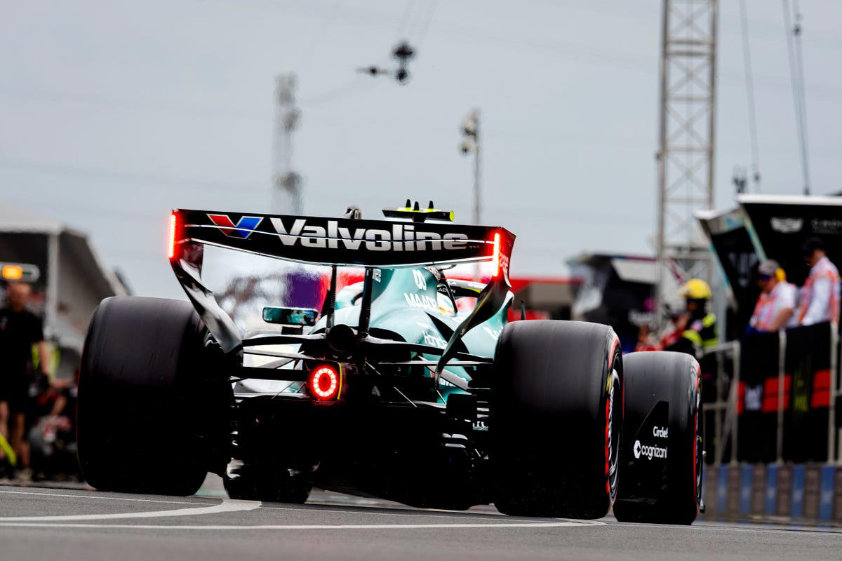 Doble abandono de Fernando Alonso por una razón muy inusual, que acaba satisfecho con Aston Martin