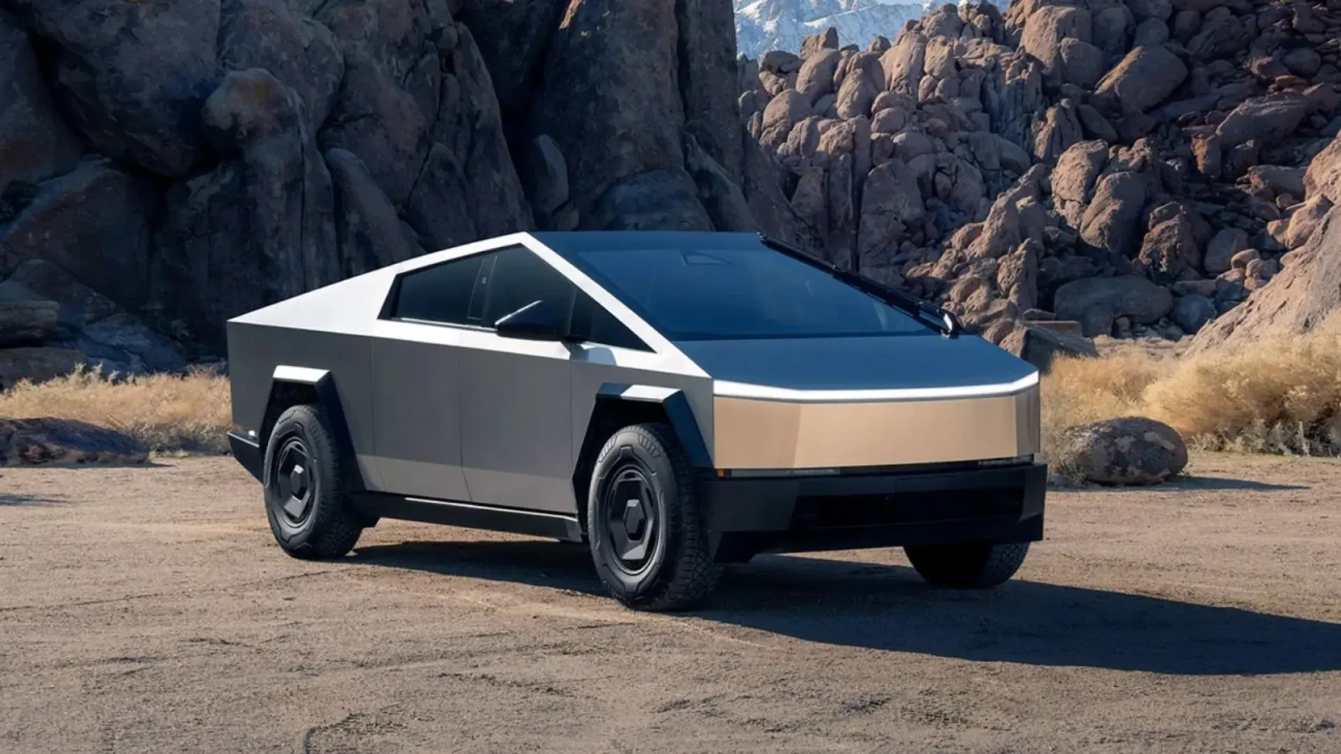 Tesla, A Elon Musk se le tuerce el Cybertruck. Tesla llama a revisión por un fallo increíble: se puede quedar sin ruedas