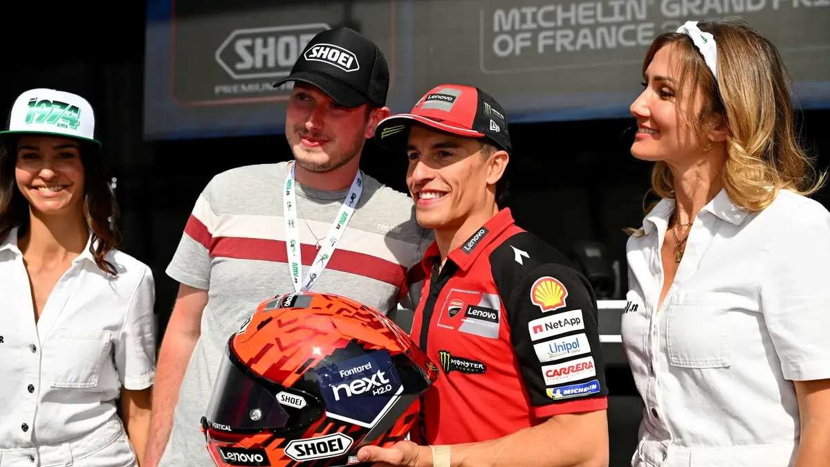 El emotivo momento en el que Marc Márquez comunica a su equipo que tiene que parar para operarse