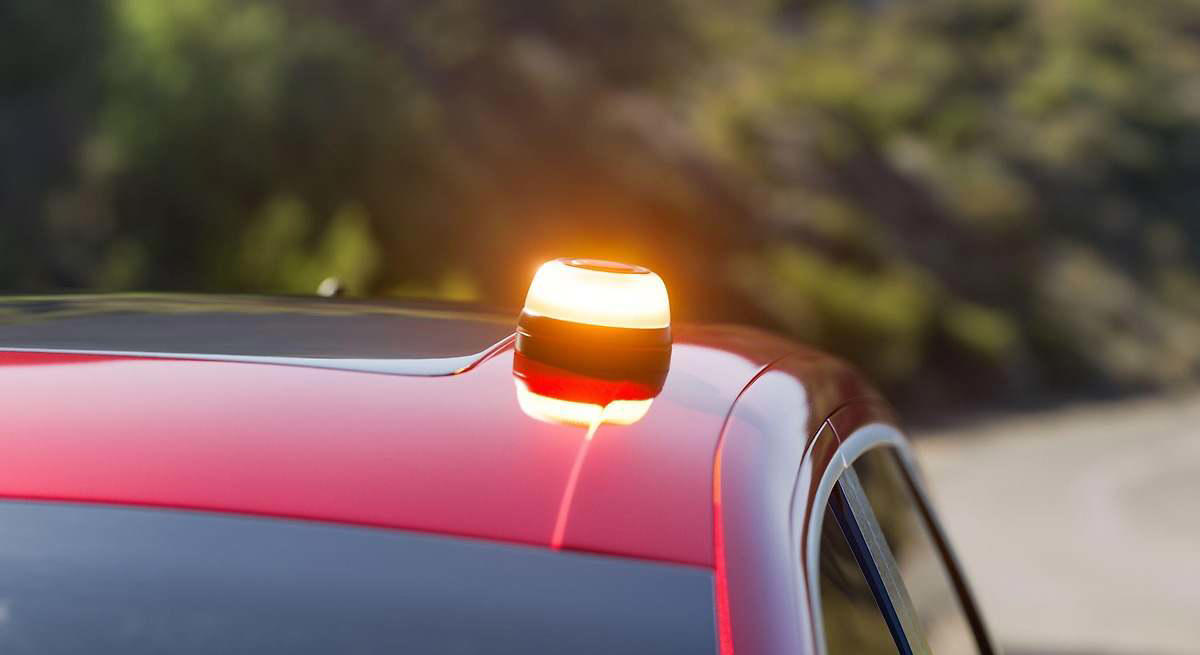 Multa de 200 euros para los conductores que lleven la baliza V16 pero se olviden de este recambio obligatorio en el coche
