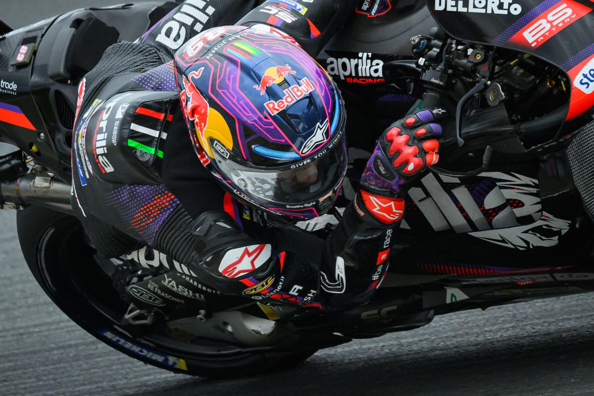 Martinator da el susto en un FP1 liderado por Álex Márquez