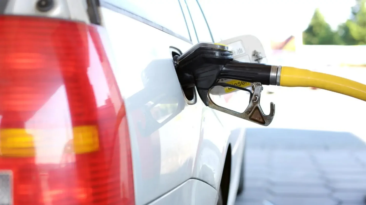 Por fin el gasóleo da un respiro en plena crisis de los combustibles, pero la gasolina empieza a subir