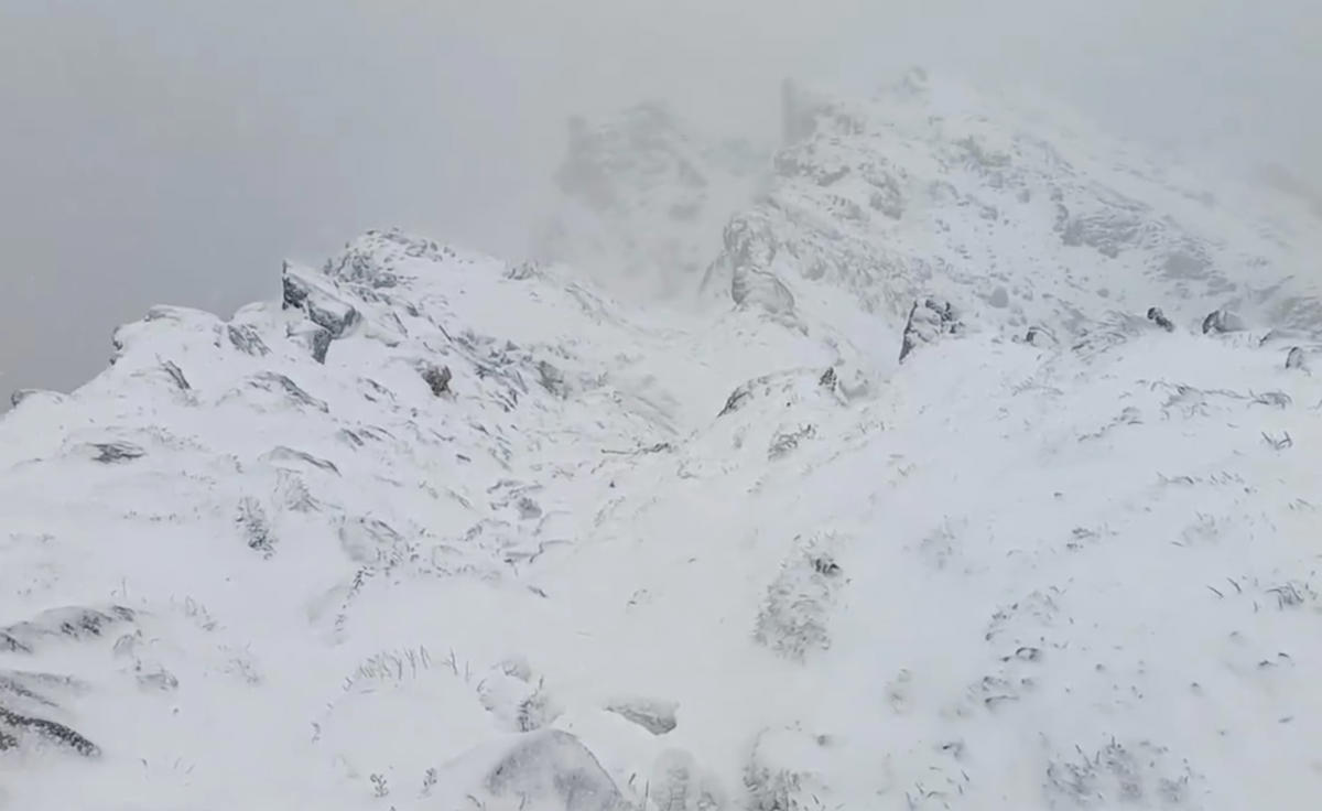 El Aizkorri amanece completamente nevado: cambios en el kilómetro vertical