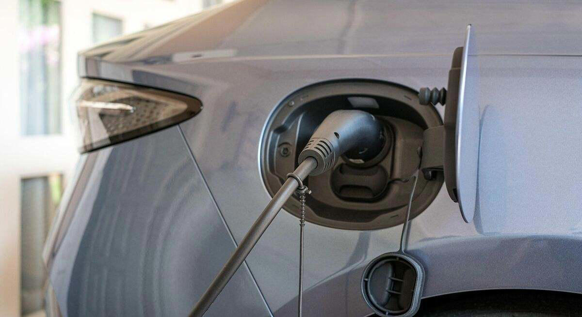 España roza los 55.000 puntos de carga para coches eléctricos, pero sigue arrastrando un problema oculto